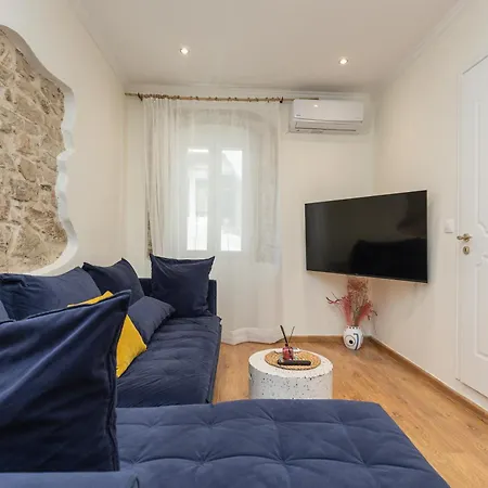 Aila Apartment
