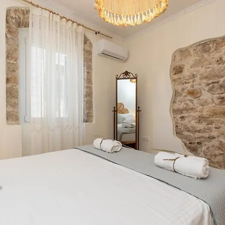Aila Apartment